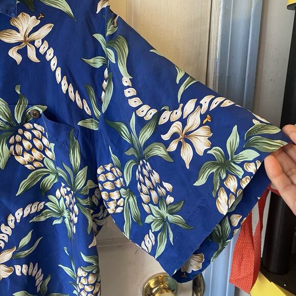 Hawaiian Company Silk Aloha Shirt Unisex M ButtonUp Floral Tropical Bali Coastal - Picture 6 of 7